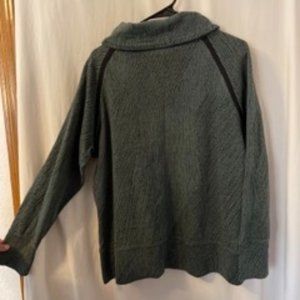 Green Cowl-neck Pullover; XL